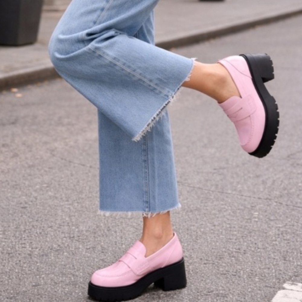 Soda Lug Platform Chunky Pink Loafers Size Size 7 NEW